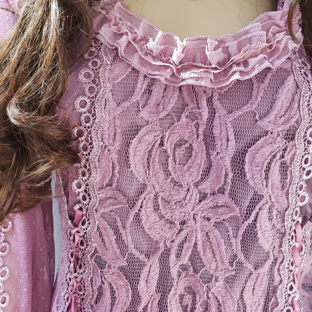 PRETTY ANGEL Dusty Lavender Flowy Lace Top  Size L